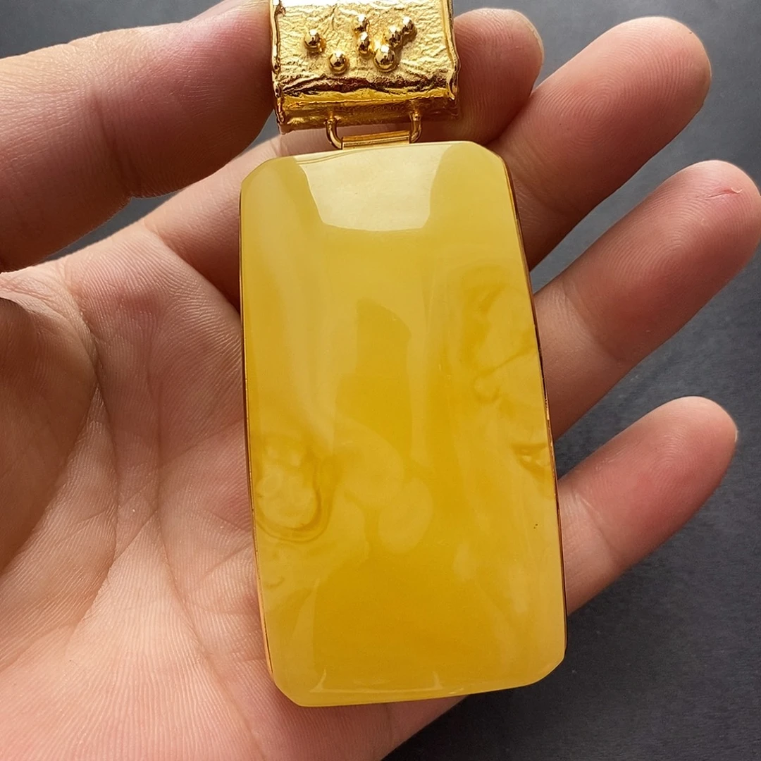 琥珀未镶嵌裸石吊坠