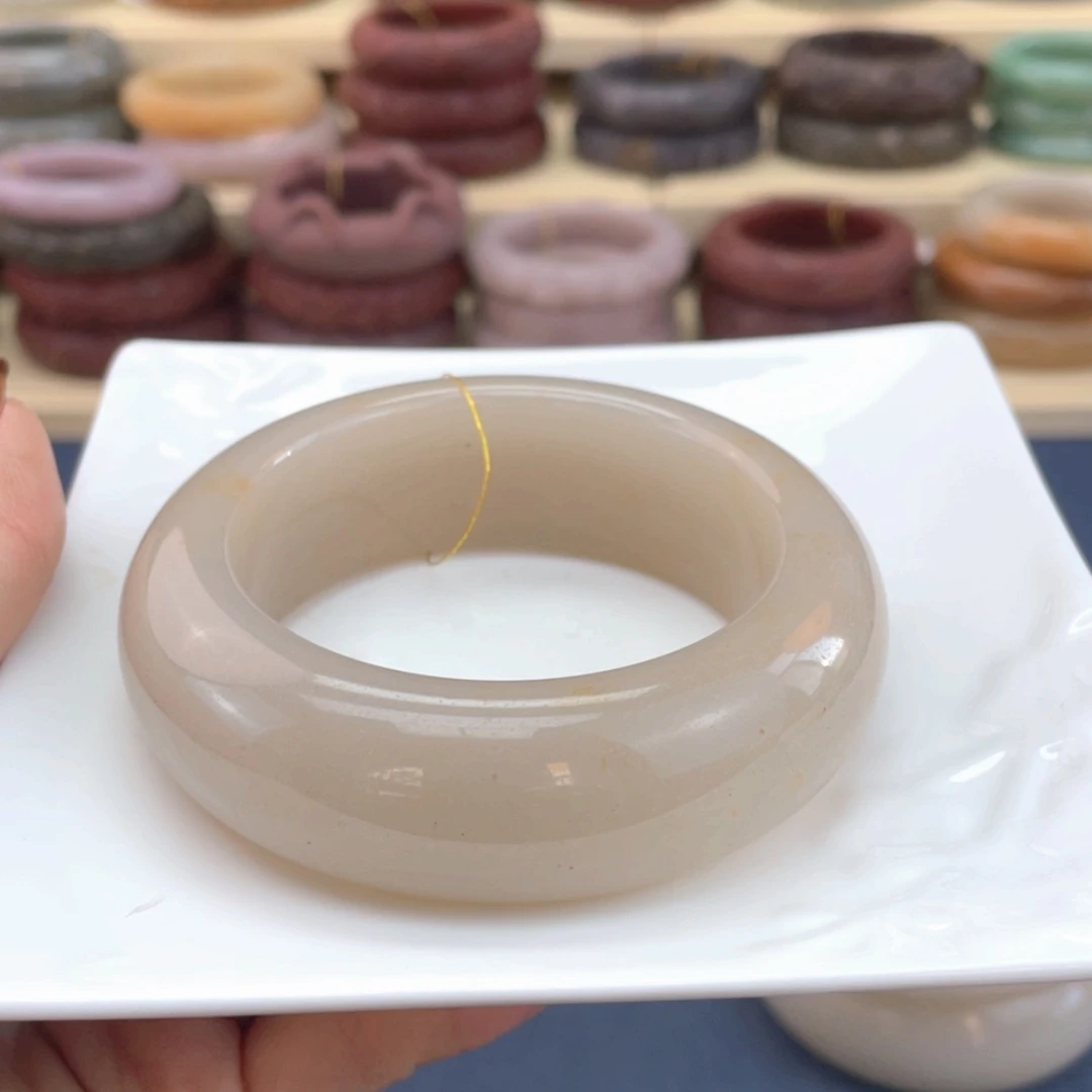 【闪购商品】石英质玉手镯未镶嵌K****K