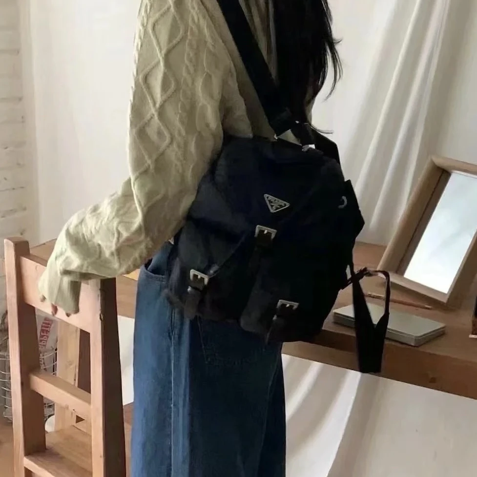 95新 Prada/普拉达 现代十字纹皮双肩包降落伞尼龙25底长小号