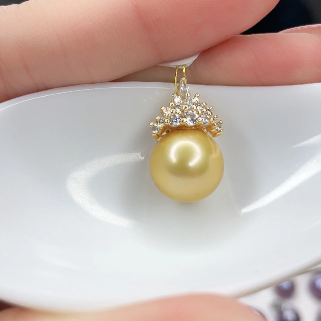 淡水珍珠颈饰18K金镶嵌