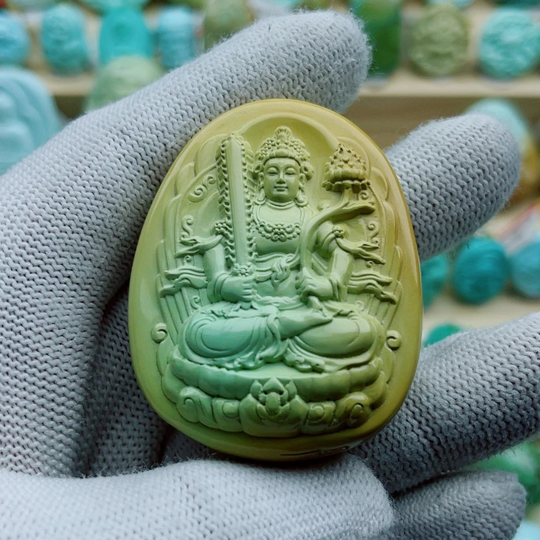 在***`绿松石未镶嵌珠宝奇石