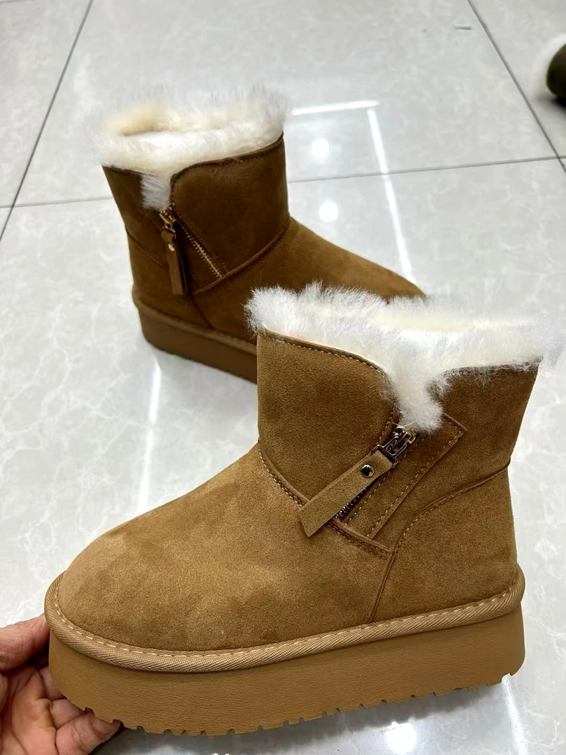 女士雪地靴不湿脚底子柔软细节很好看