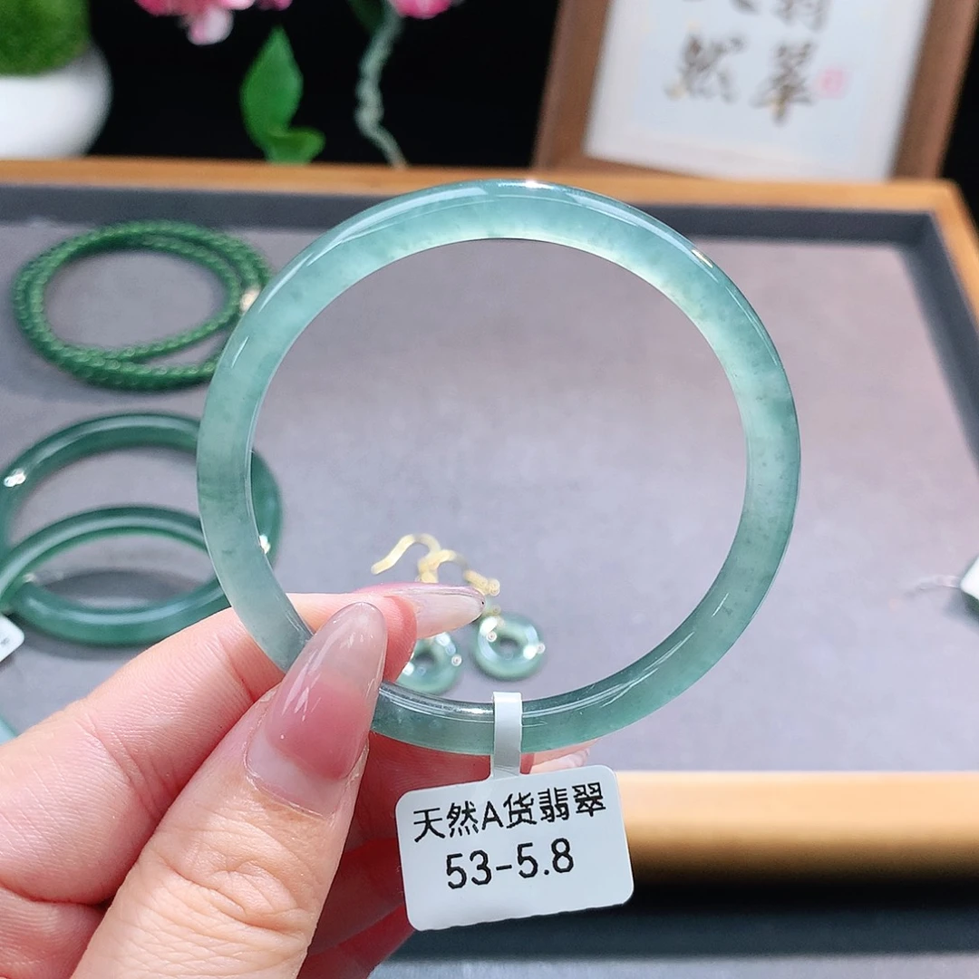 未镶嵌手镯（圆镯）翡翠