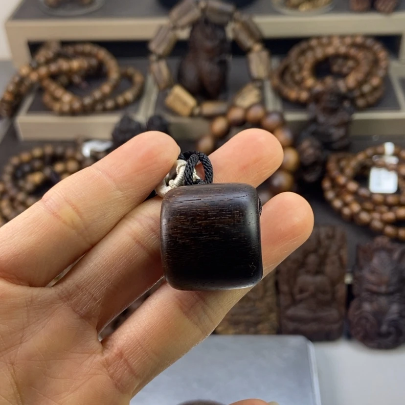 【闪购商品】沉香木吊坠橘**合越南白棋