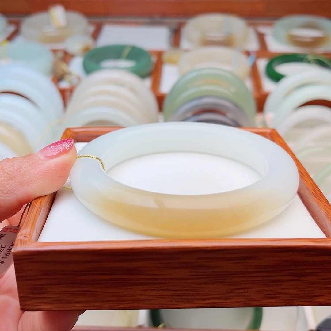 和田玉未镶嵌手镯60