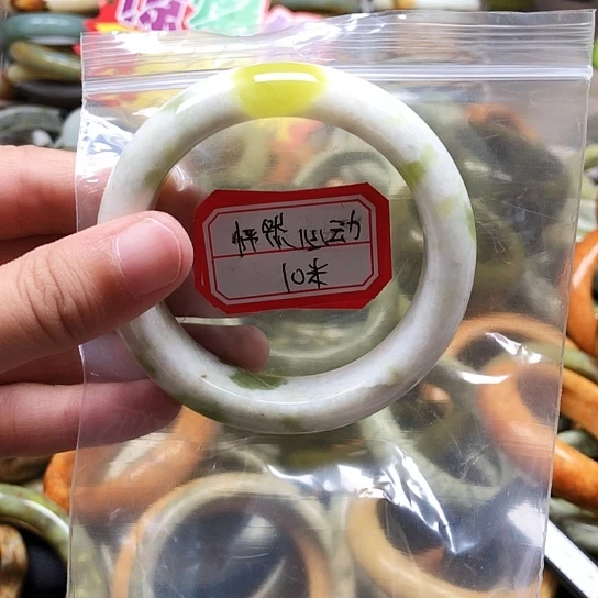 未镶嵌蛇纹石玉手镯怦***?