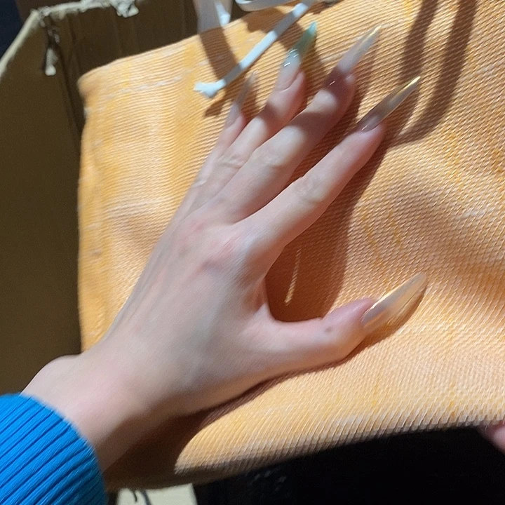 Y***x中古香水项链手链耳饰耳钉锆石（处理）