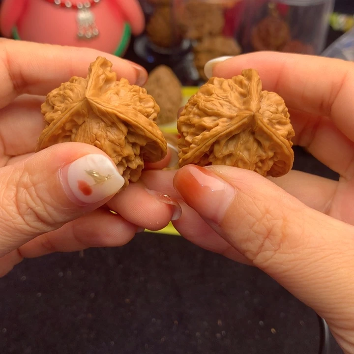 文玩核桃吊坠三棱