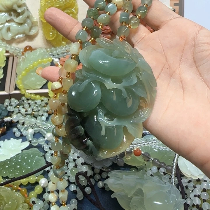 未镶嵌蛇纹石玉吊坠华****?