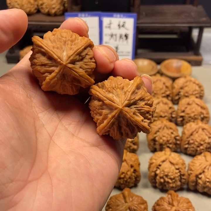 东***子把件文玩核桃玉玺