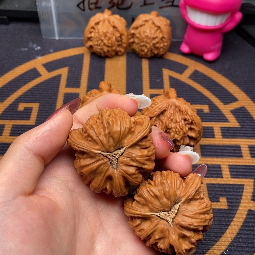 文玩核桃吊坠！***碧白狮