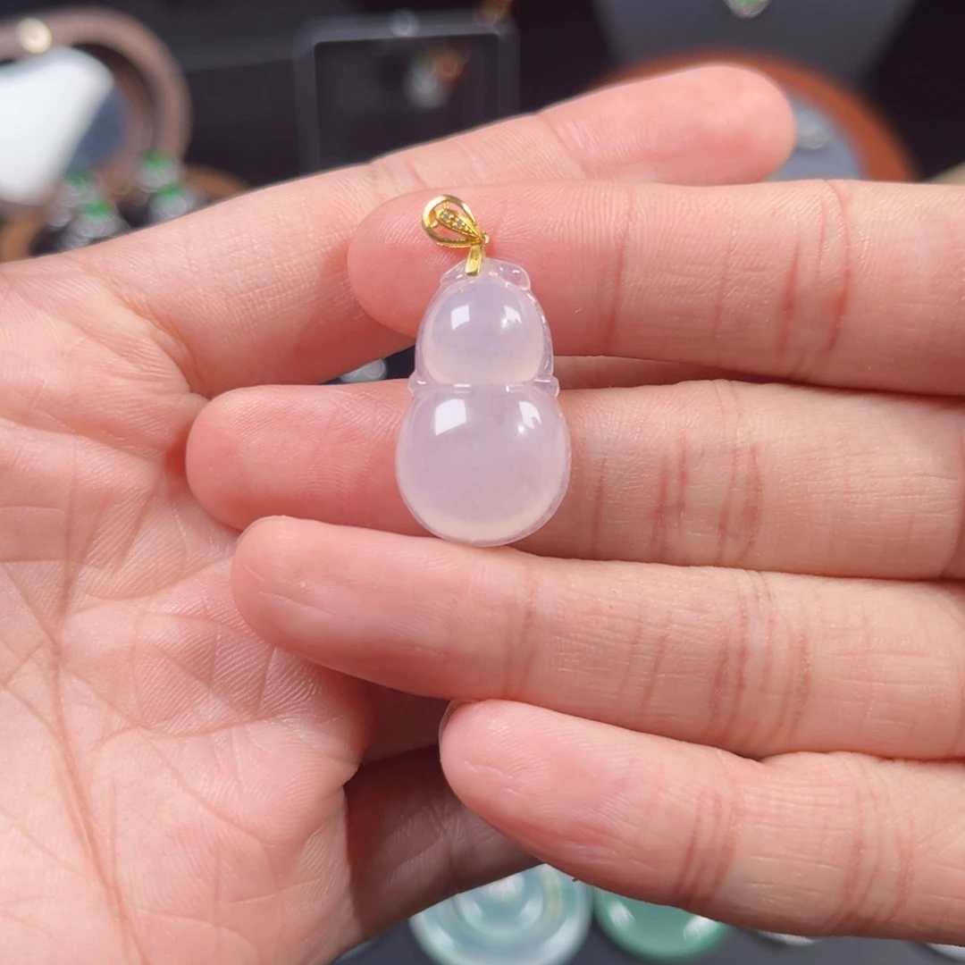 翡翠18K金镶嵌颈饰葫芦