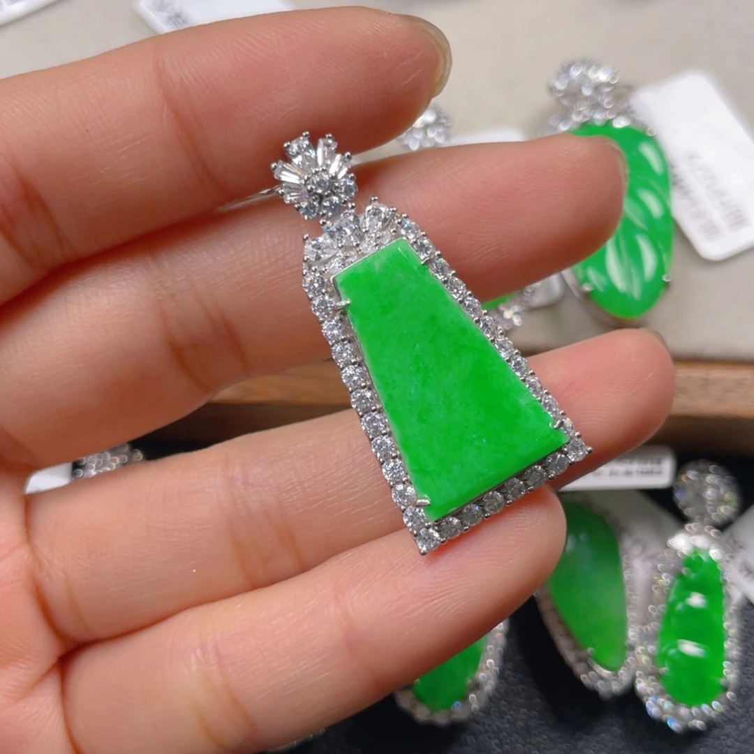 翡翠银S925镶嵌颈饰翡翠