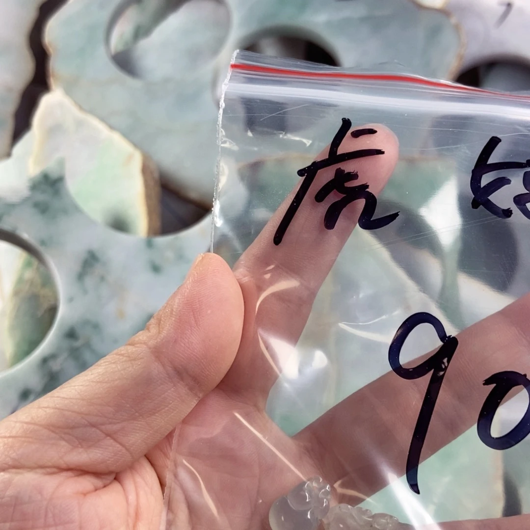 翡翠裸石虎*?天然翡翠