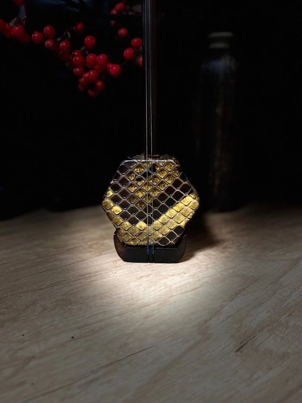 老红木二胡，品相音质完美有蟒皮收藏证，实物实拍。