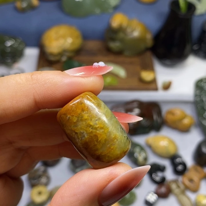 岫岩河磨玉（透闪石质玉）未镶嵌挂件手工勒子