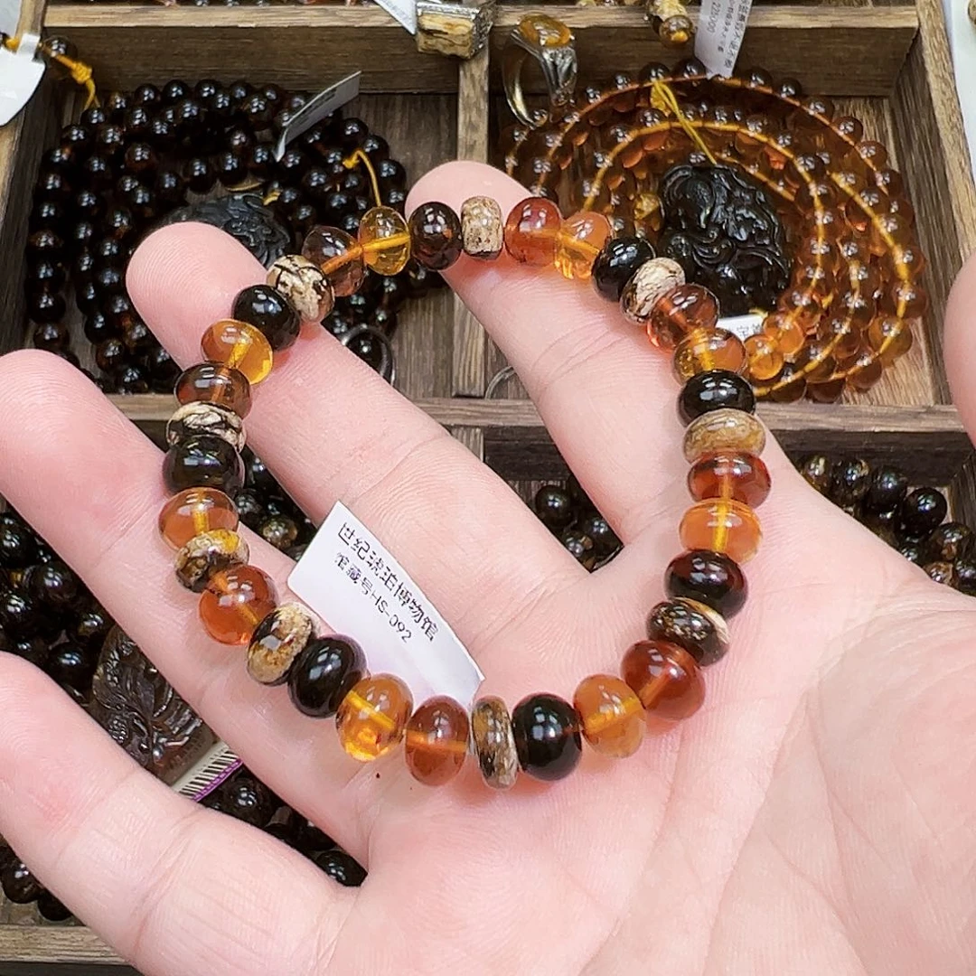 琥珀未镶嵌颈饰抚顺