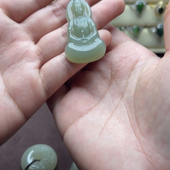 和田玉（青白玉）未镶嵌颈饰