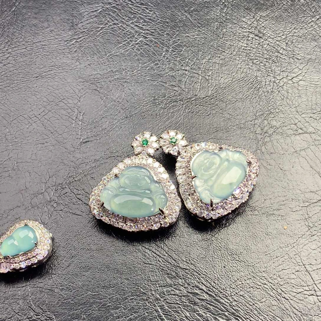 翡翠颈饰未镶嵌佛公