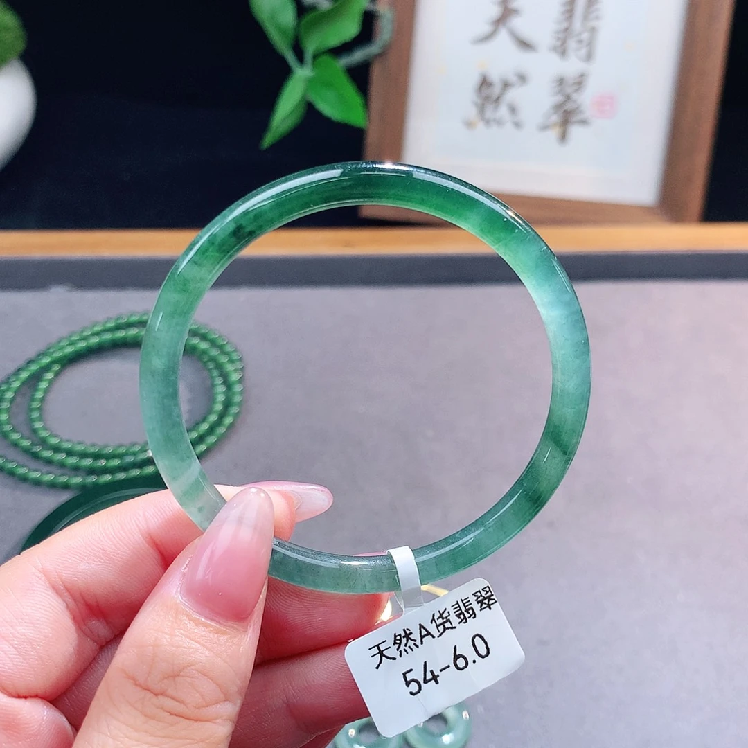翡翠手镯（圆镯）未镶嵌