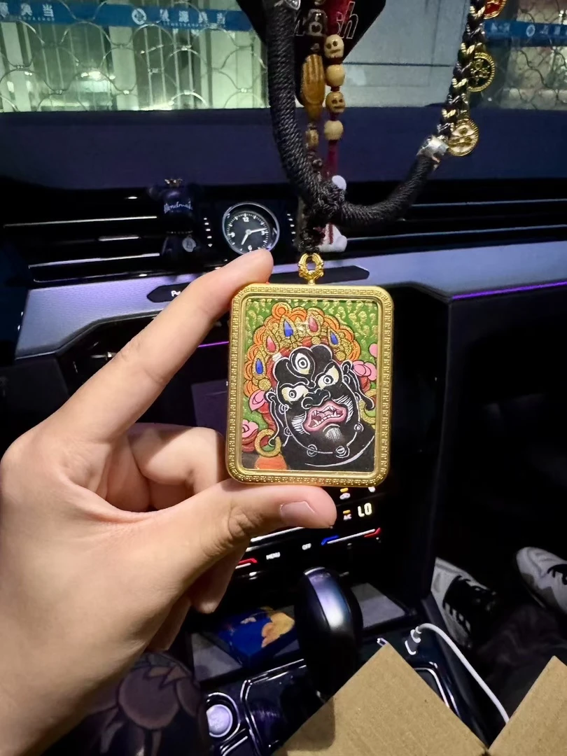 铜玻璃吊坠 《彩线织佛国：传统唐卡的信仰画卷》需要定制图备注一下