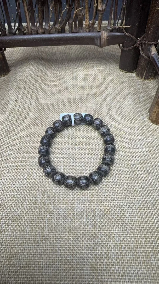 B198龙二文玩成品木串