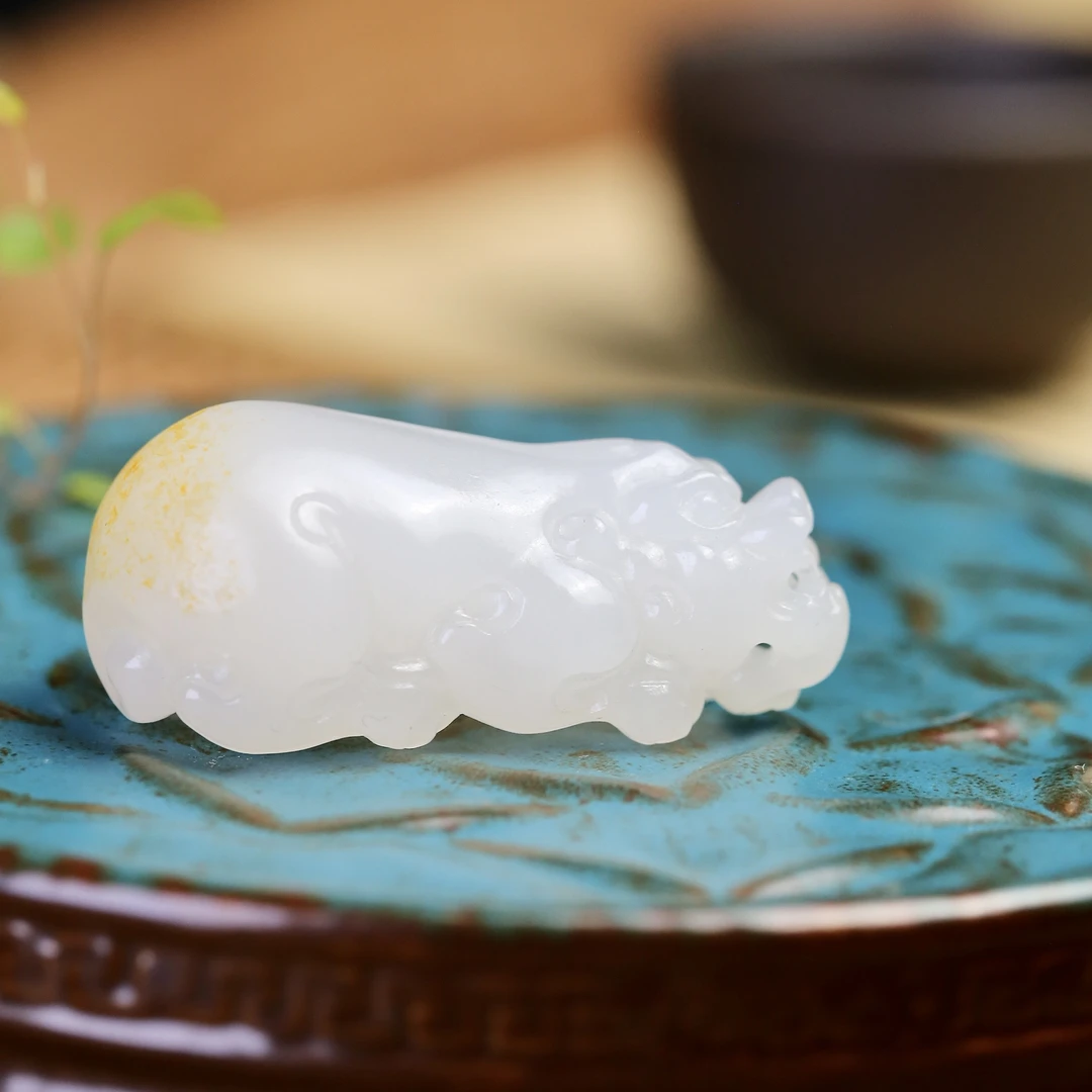 精品新疆和田玉籽招财貔貅挂件原皮原色玉质温润简单大方
