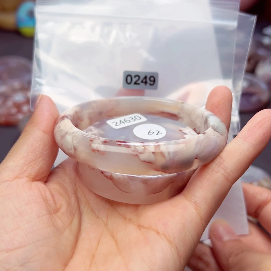 玛瑙/玉髓手镯未镶嵌當**泩