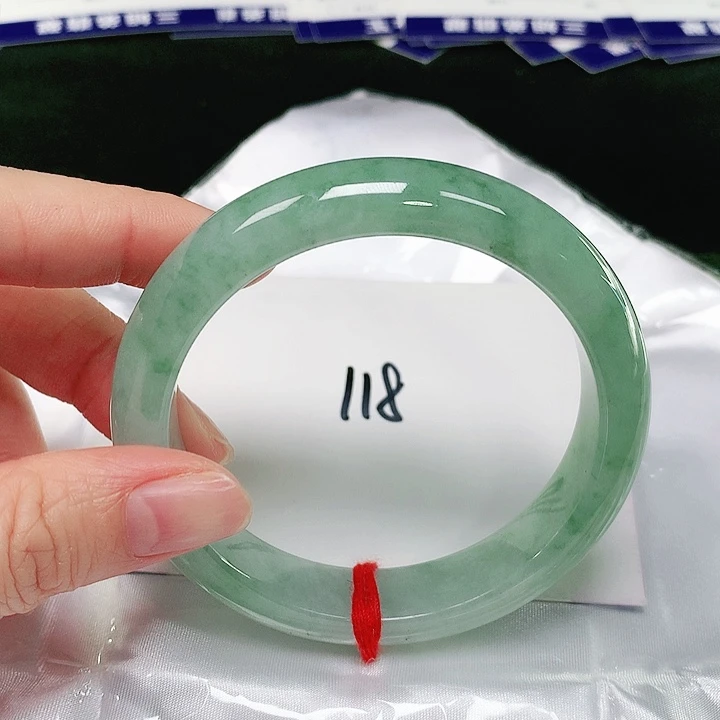 翡翠手镯未镶嵌翡翠手镯未镶嵌