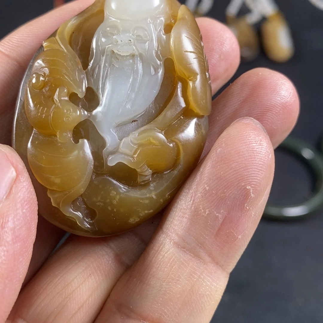 和田玉未镶嵌把件