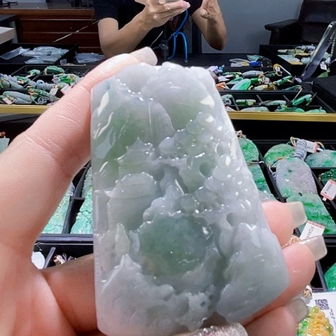 颈饰未镶嵌翡翠一个