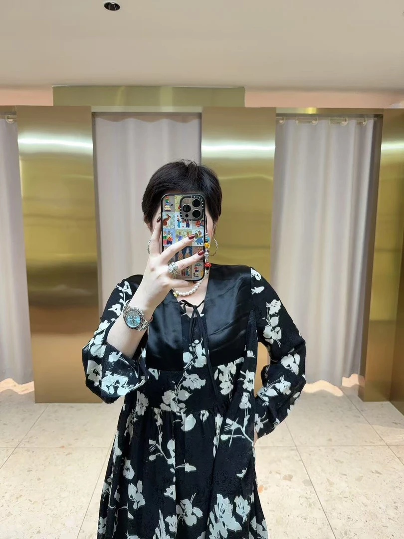 子韩清仓捡漏修身缎面连衣裙