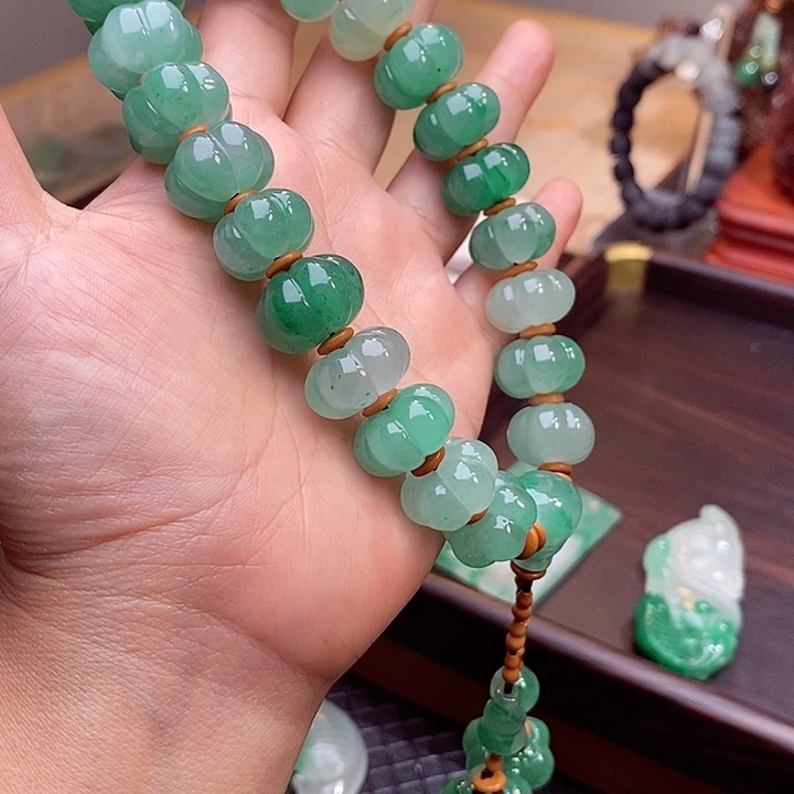 荷***方石英质玉（非洲翠）未镶嵌挂件