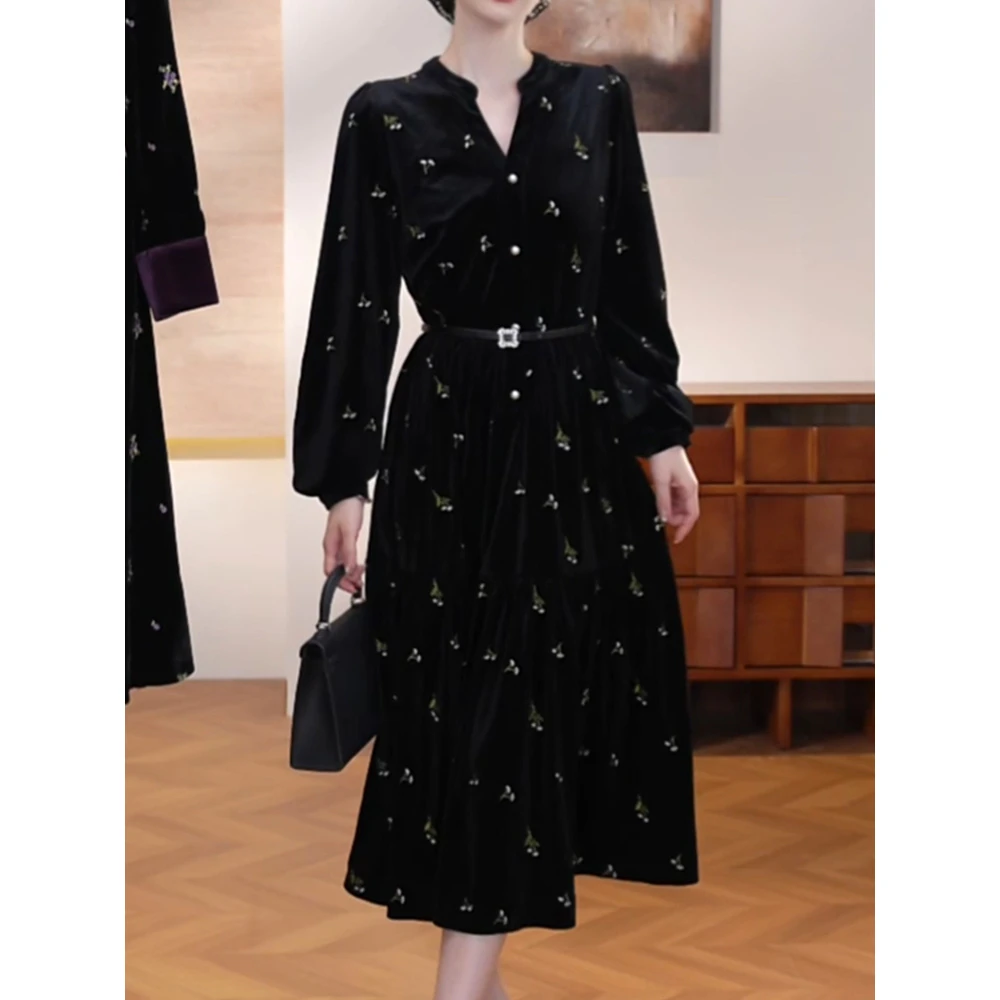 法式高贵气质印花v领丝绒连衣裙2025新高端时尚百搭收腰显瘦a字裙