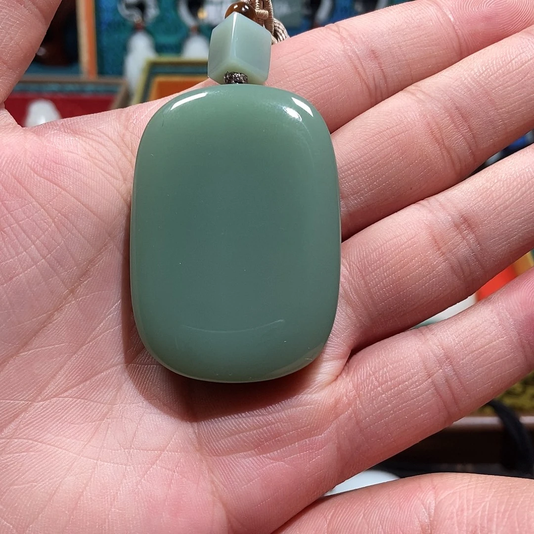 球***师和田玉未镶嵌颈饰