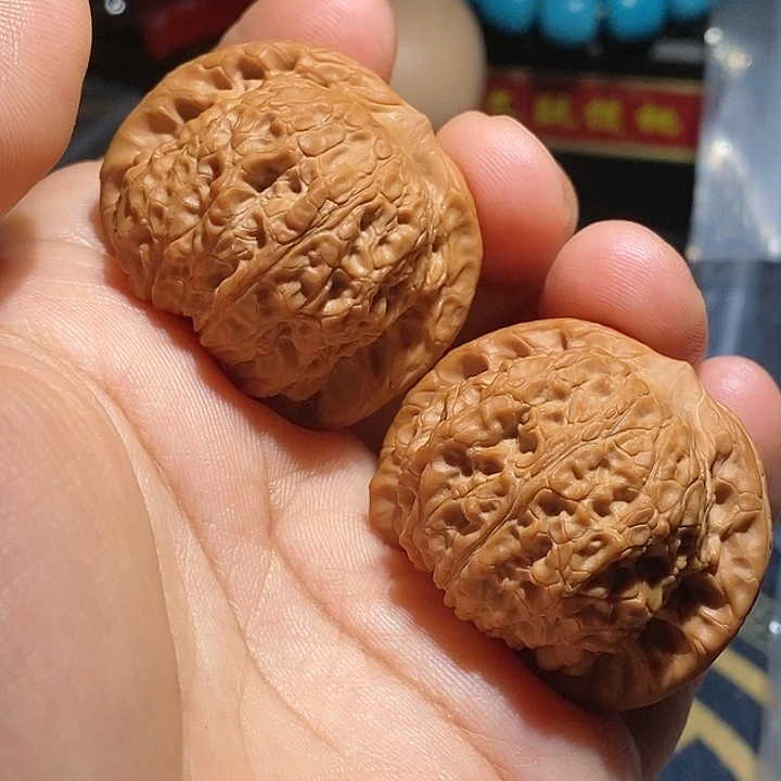 【闪购商品】文玩核桃吊坠不****花血麒麟