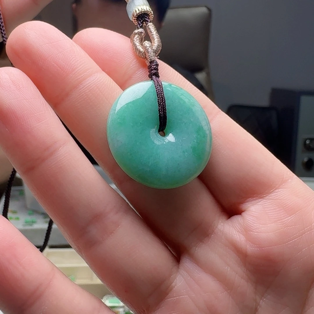 翡翠未镶嵌吊坠(赠链)天然