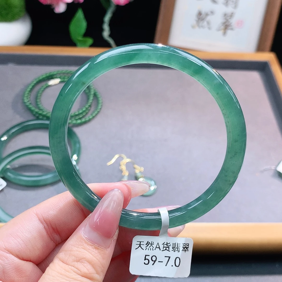 未镶嵌手镯（圆镯）翡翠