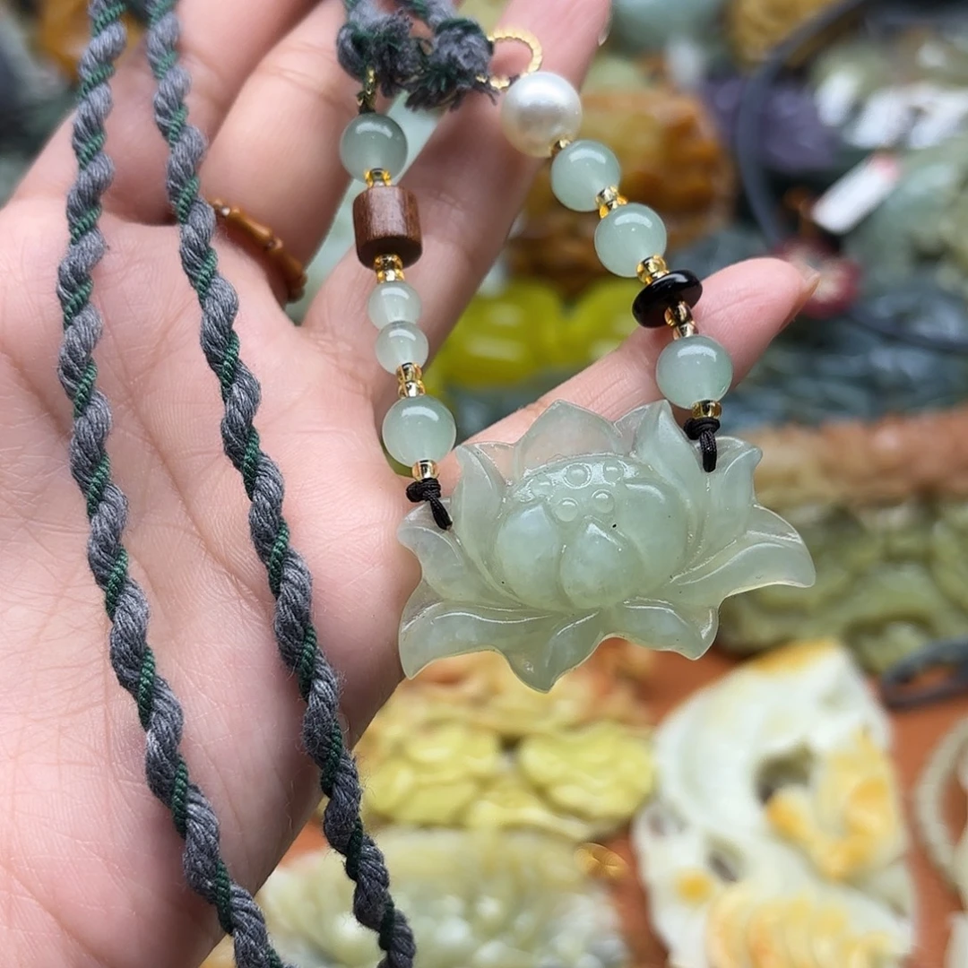 蛇纹石玉未镶嵌吊坠