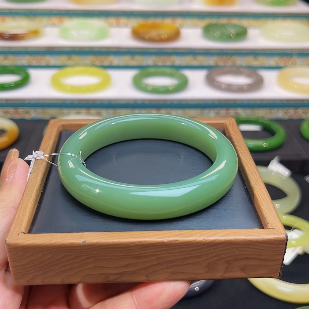 未镶嵌手镯和田玉-碧玉粉青手镯