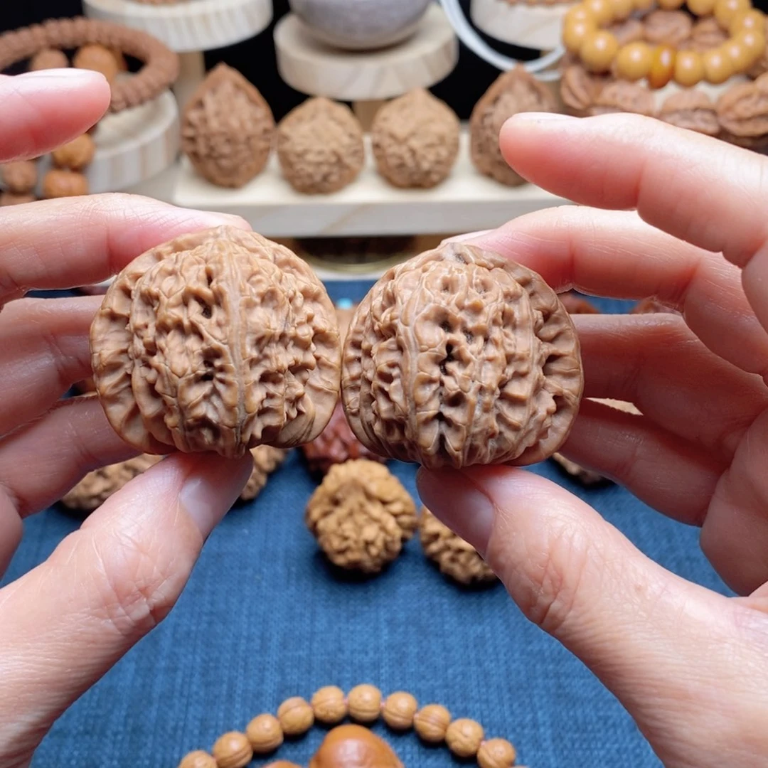 吊坠桃核白狮子赞皇39