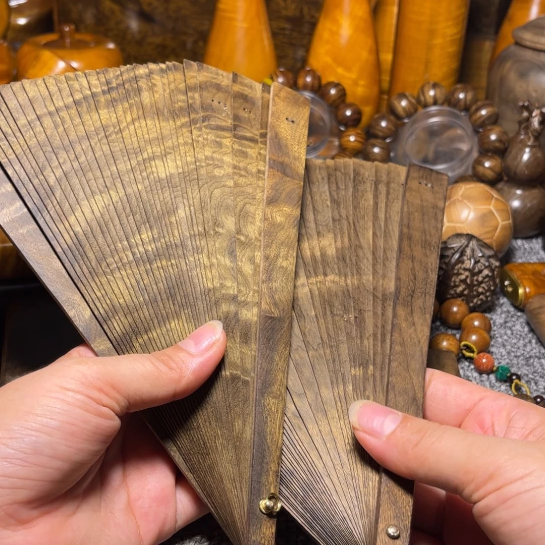 修***性金丝楠阴沉木扇子