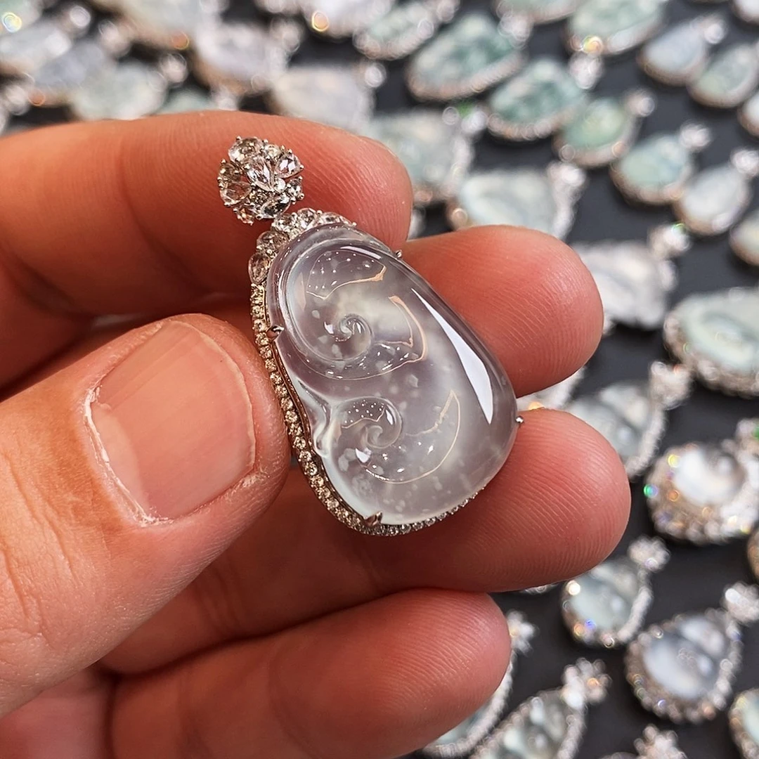 翡翠颈饰18K金镶嵌如意