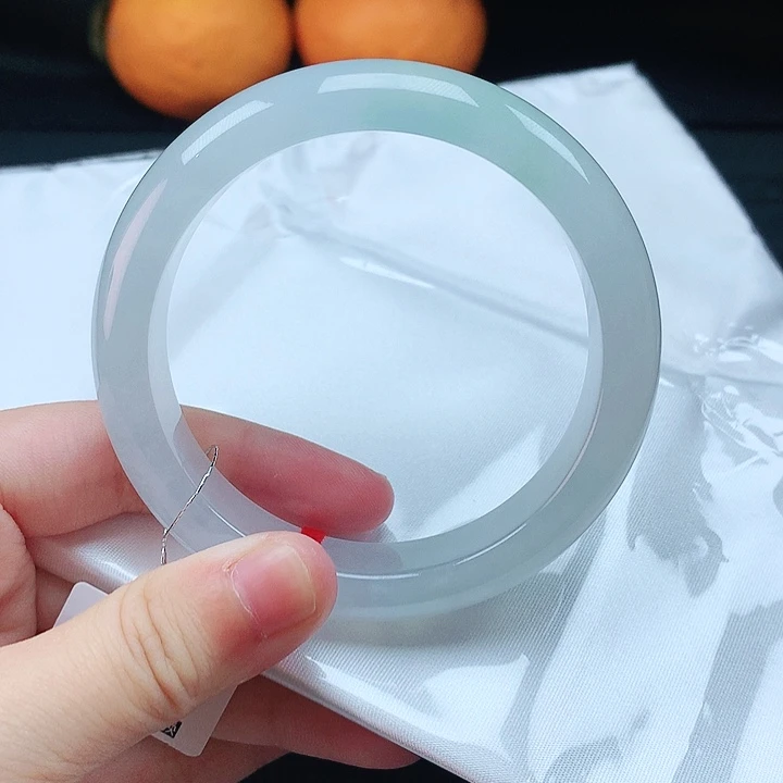 翡翠手镯未镶嵌55圈