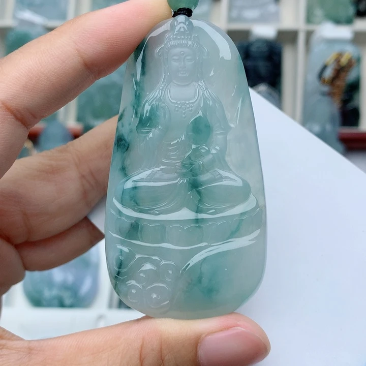 翡翠未镶嵌颈饰观音