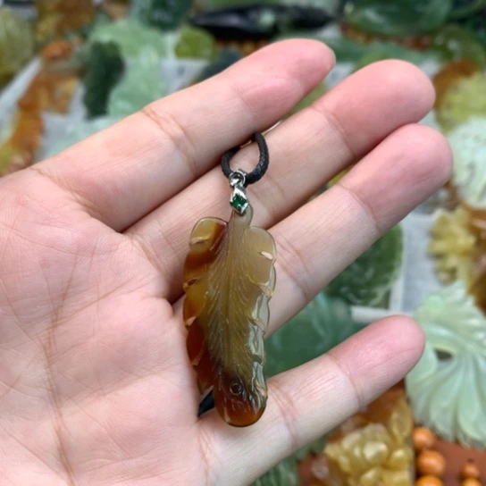 蛇纹石玉未镶嵌颈饰