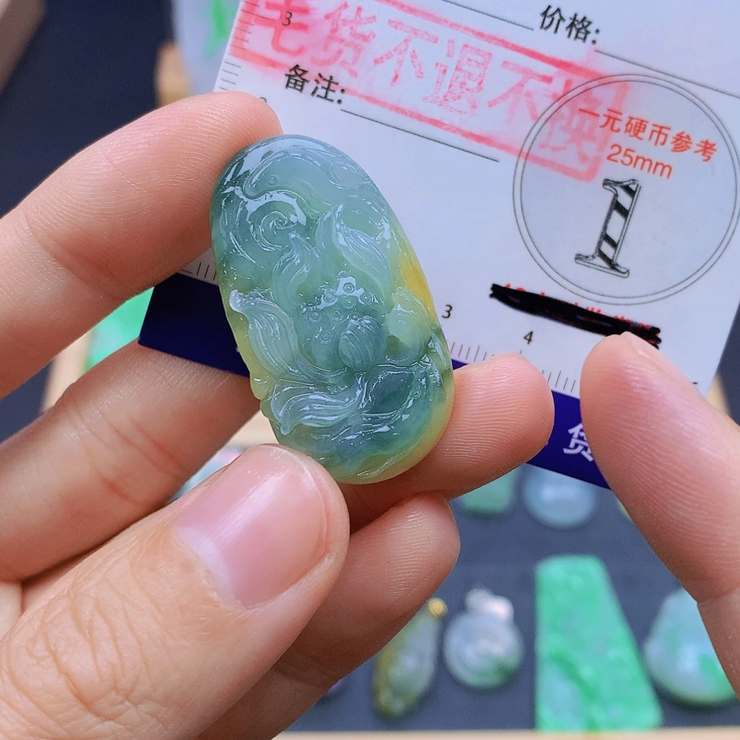 翡翠未镶嵌颈饰翡翠