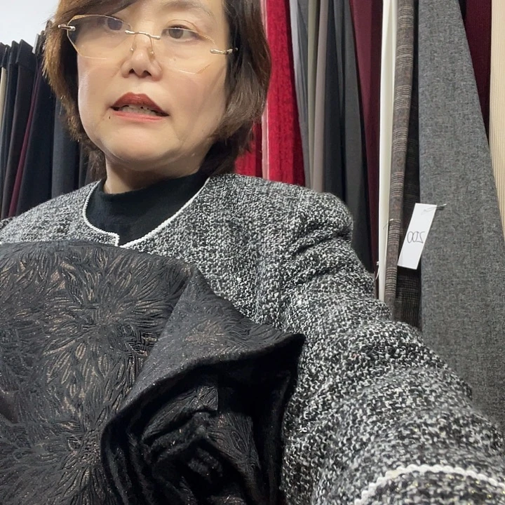 3块油丝黑花面料面料