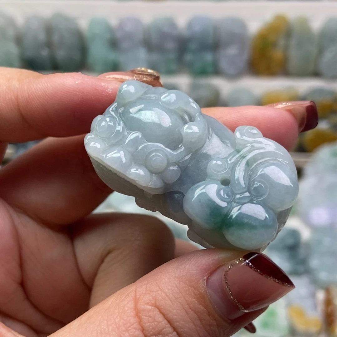 翡翠吊坠(赠链)未镶嵌