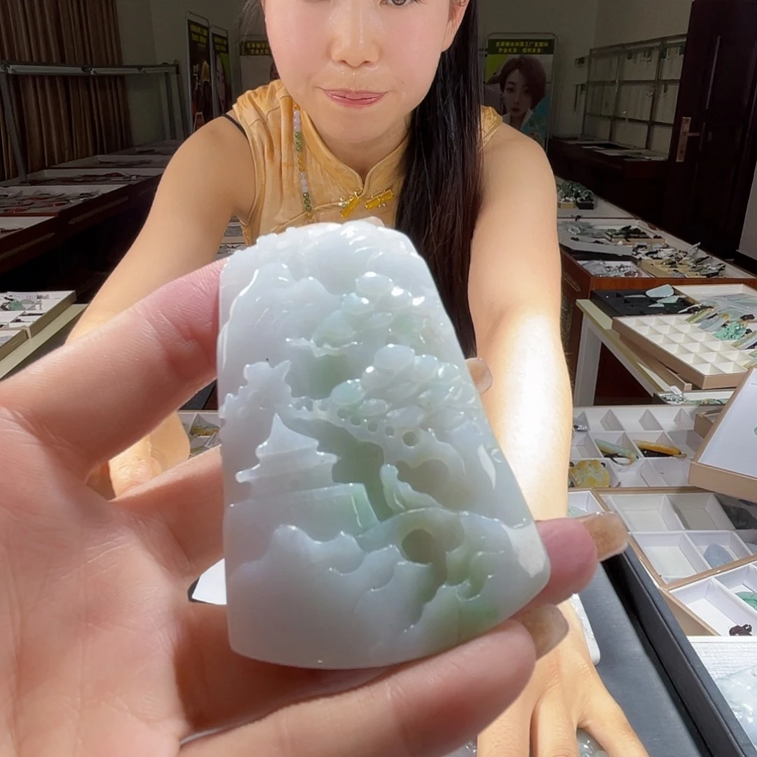 翡翠未镶嵌颈饰一